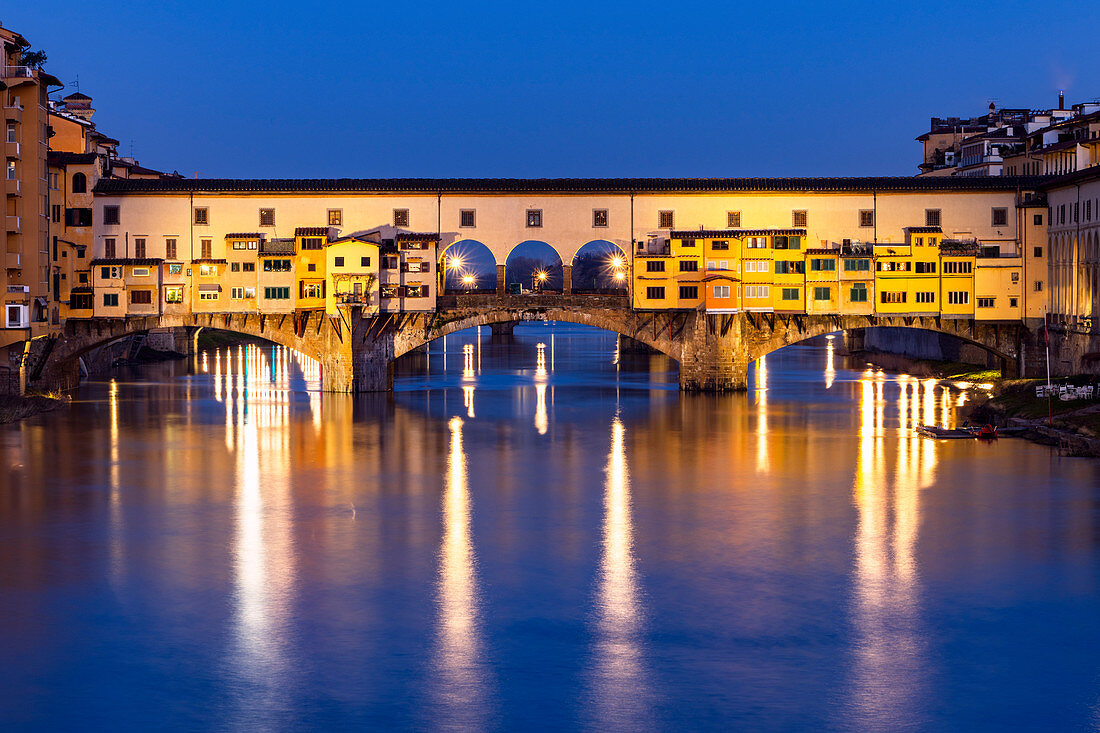 Ponte Vecchio zur blauen Stunde, Florenz, Toskana, Italien, Europa