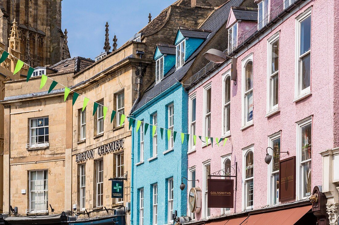 United Kingdom, Gloucestershire, Cotswold district, Cotswolds region, Cirencester, Market Place, facades of houses near the Church of St. John the Baptist (Church of St. John the Baptist)