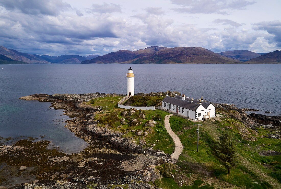 Vereinigtes Königreich, Schottland, Highland, Innere Hebriden, Isle of Skye, Halbinsel Sleat, Sound of Sleat, Ornsay Island, Leuchtturm von Ornsay (Luftaufnahme)