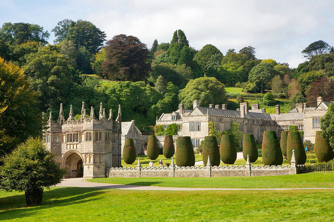 Vereinigtes Königreich, Cornwall, viktorianisches Haus und französische Gärten von Lanhydrock