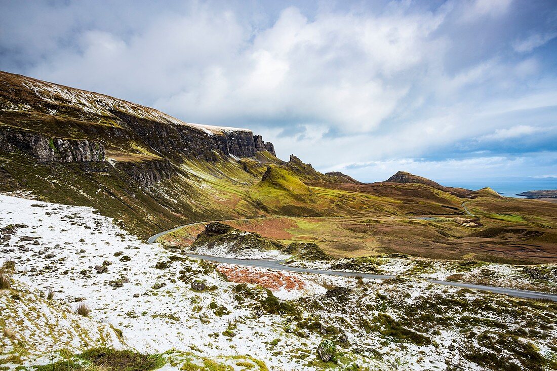 Vereinigtes Königreich, Schottland, Highland, Innere Hebriden, Isle of Sky, Halbinsel Trotternish, die Landschaft von Quiraing im Winter