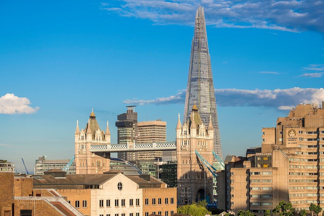 Vereinigtes Königreich, London, Southwark Bezirk, Tower Bridge mit The Shard von Renzo Piano