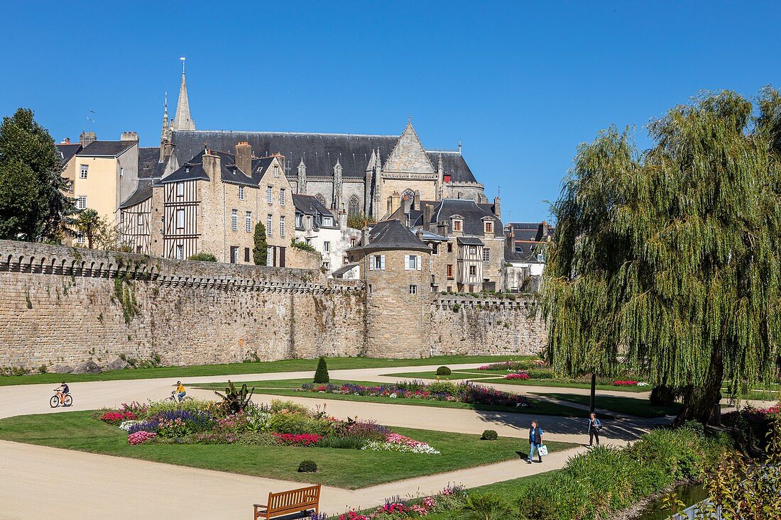 Park und Gärten des Château De L'hermine, Vannes, Morbihan, Bretagne, Frankreich