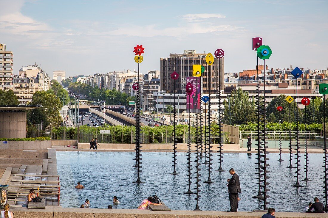 Takis-Becken, Ein Werk des Bildhauers Grec Panayotis Vassilakis, Besser Bekannt Als Takis, Esplanade La Defense, Hauts-De-Seine, Ile-De-France, Frankreich