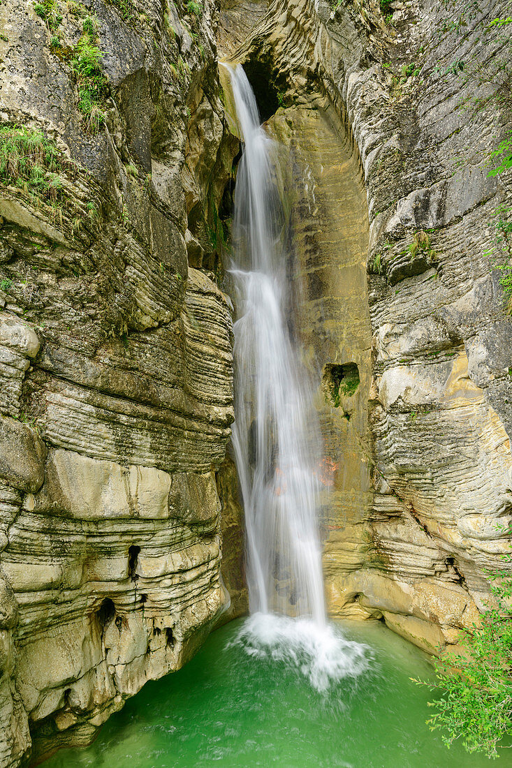 Wasserfall Cascata di Salinello, Sibillinische Berge, Monti Sibillini, Nationalpark Monti Sibillini, Parco nazionale dei Monti Sibillini, Apennin, Marken, Italien
