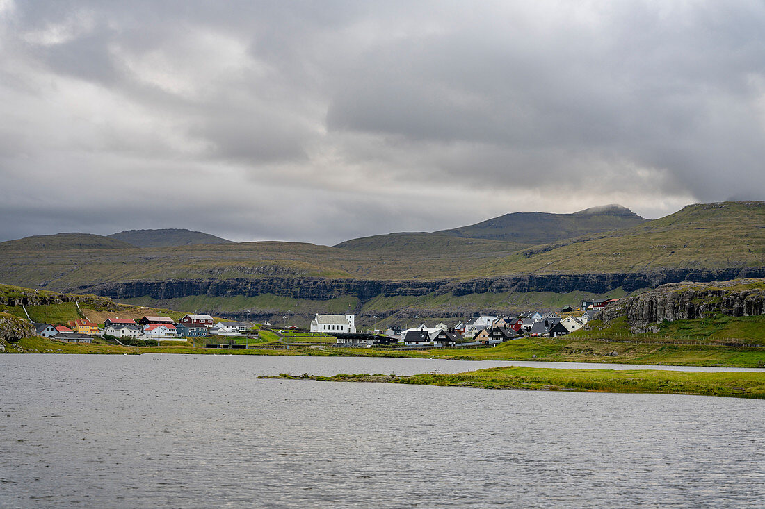 Die Ortschaft Eiði im Norden von Eysturoy, Färöer Inseln