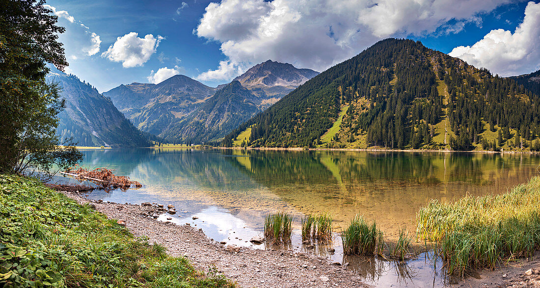 Vilsalpsee in Allgäuer Alpen, Tirol, Österreich