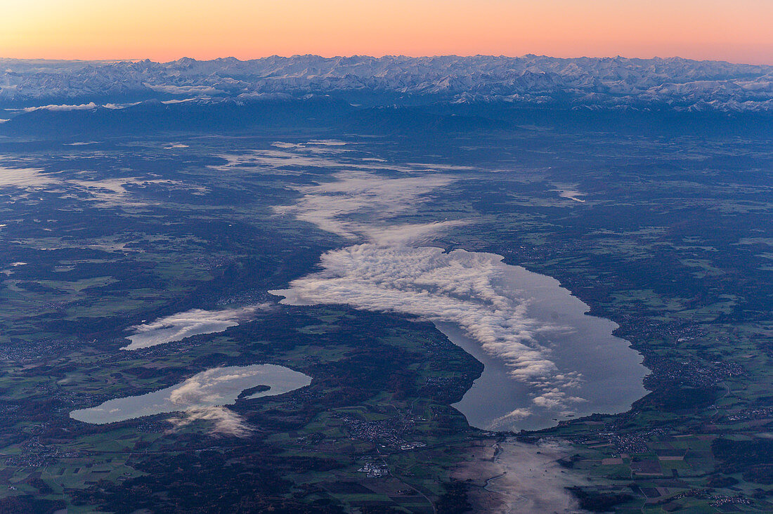 Ammersee im Fünfseenland aus der Luft, Bayern, Deutschland