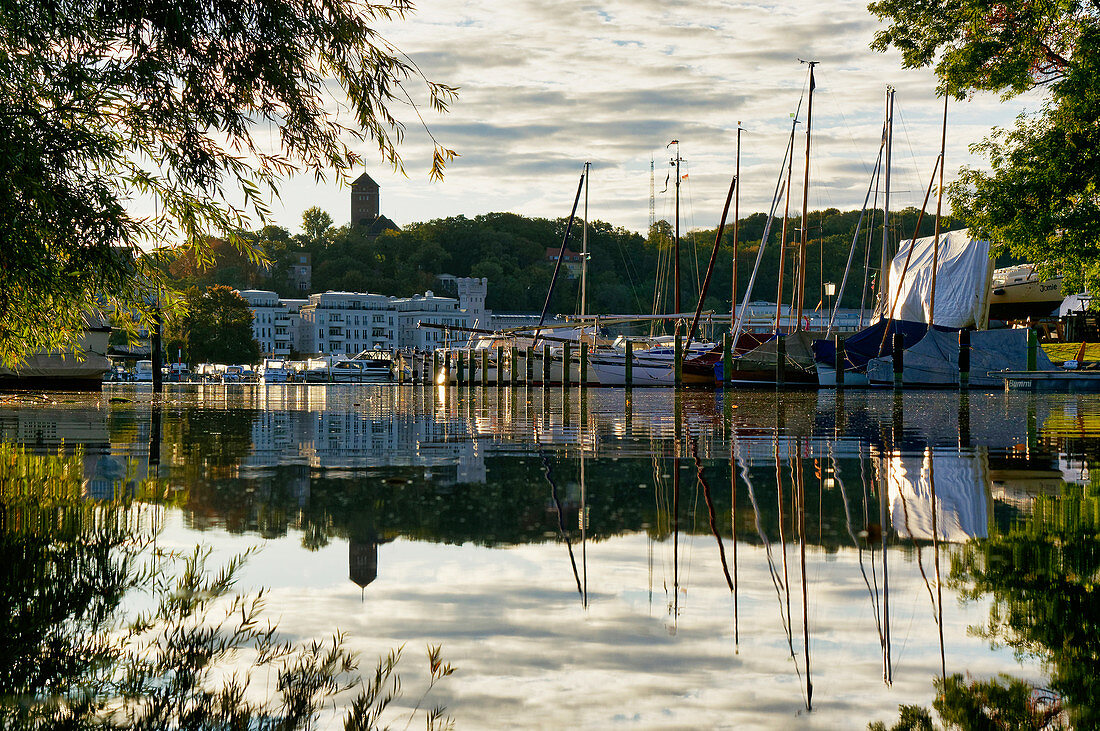 Potsdamer Seglerclub Wiking e.V., Untere Planitz, Havel, ehemaliger Landtag auf dem Brauhausberg, Potsdam, Land Brandenburg, Deutschland