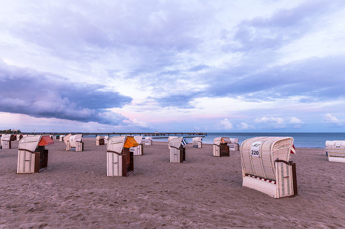 Beach chairs on the beach of Großenbrode in the evening light, Baltic Sea, Ostholstein, Schleswig-Holstein, Germany
