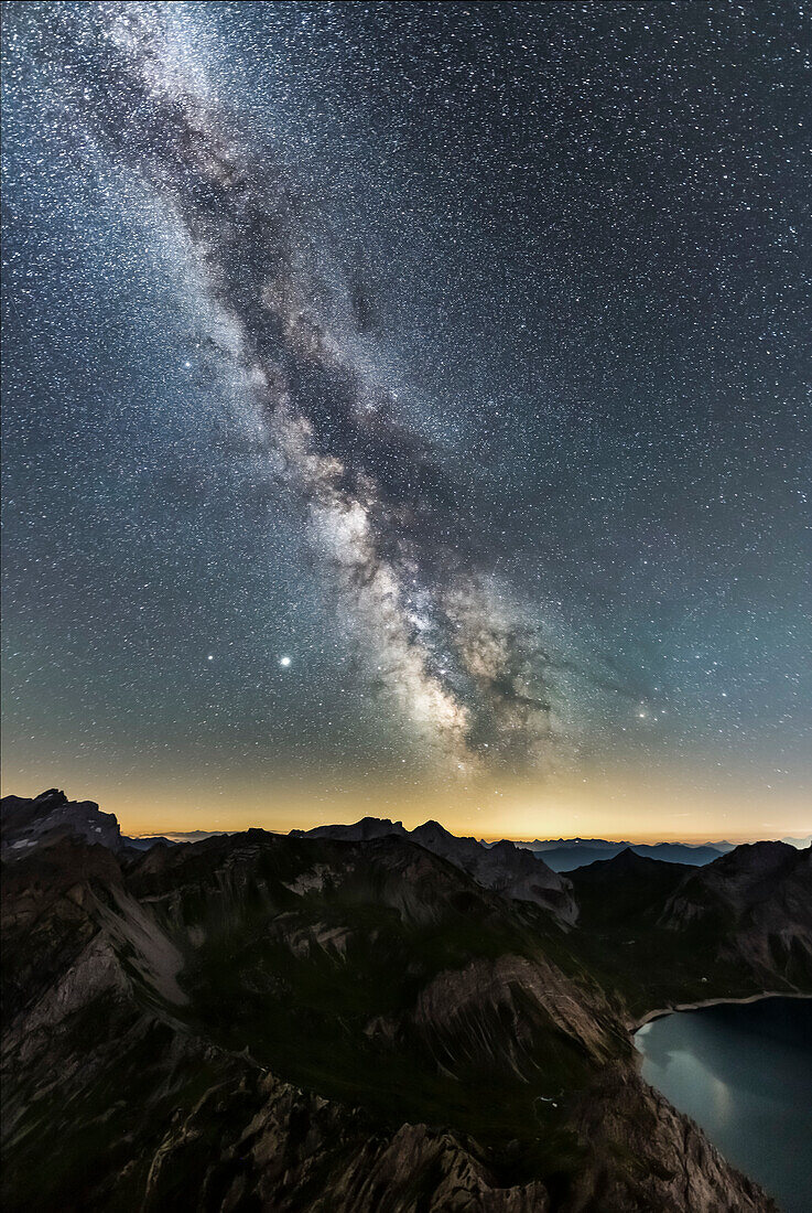 Milchstraße über dem Lünersee, österreichischen Alpen