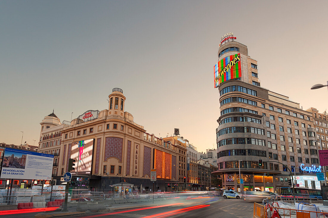 Verkehr auf der Gran Via Straße, Plaza del Callao (Callao-Platz), Madrid, Spanien