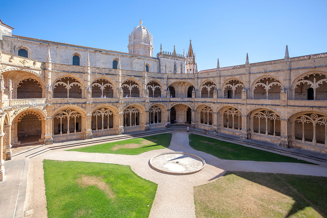 The cloister of the Mosteiro dos Jerónimos (Jerónimos Monastery), Santa Maria de Belém, Lisbon, Lisbon Metropolitan Area, Portugal