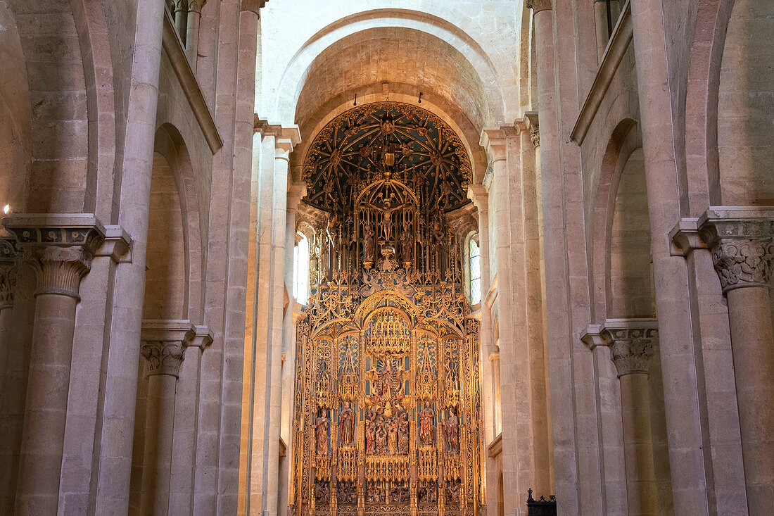 Das goldene Altarbild der alten Kathedrale (Sé Velha) von Coimbra, Bezirk Coimbra, Centro Region, Portugal