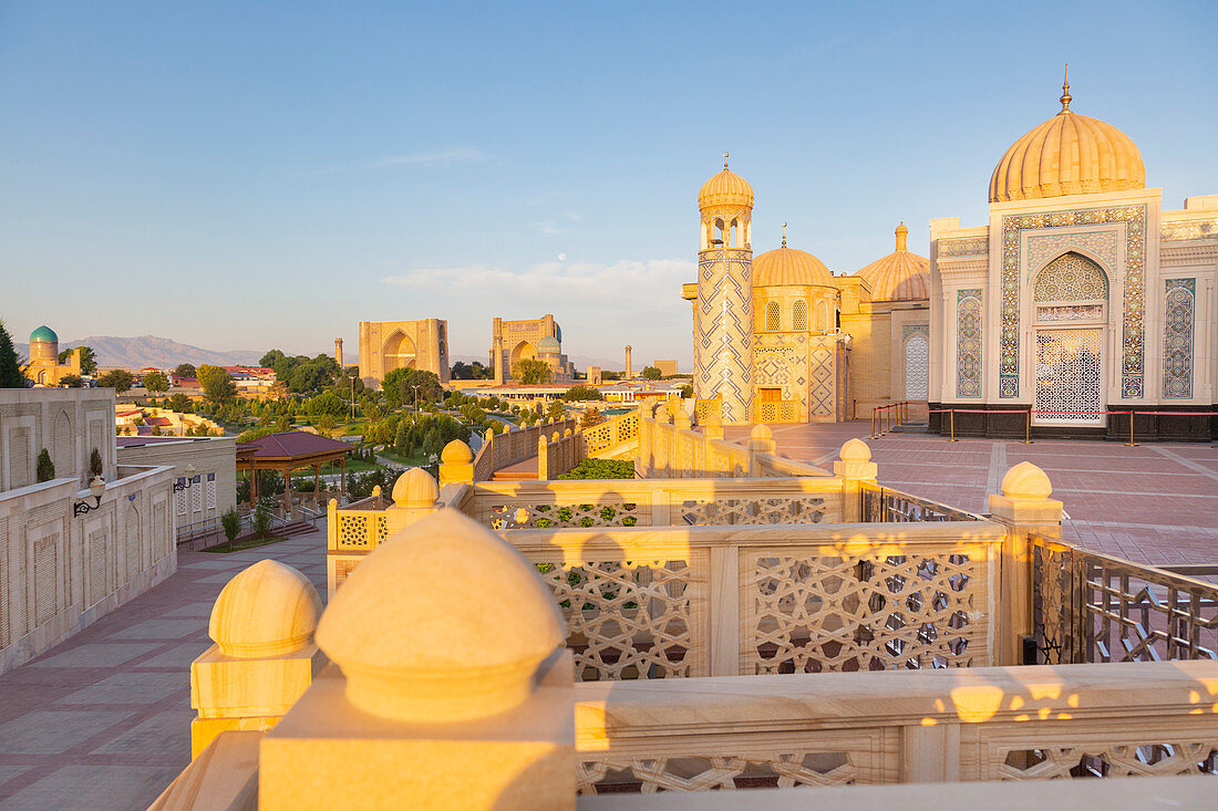 Die Chidr-Moschee, eine der historischen Gebäuden von Samarkand bei Sonnenaufgang, Sammarcanda, Usbekistan, Zentralasien