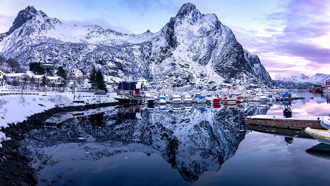 Seehafen von Svolvear, Lofoten, Svolvear, Nordland, Norwegen