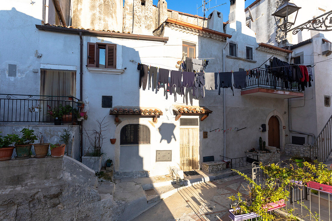 Gassen des Dorfes Vico del Gargano, Provinz Foggia, Apulien, Italien