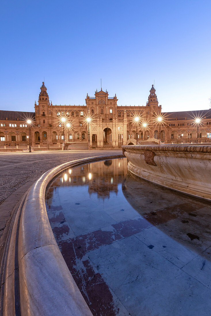 Plaza de Espana bei Sonnenaufgang, Andalusien, Sevilla, Spanien