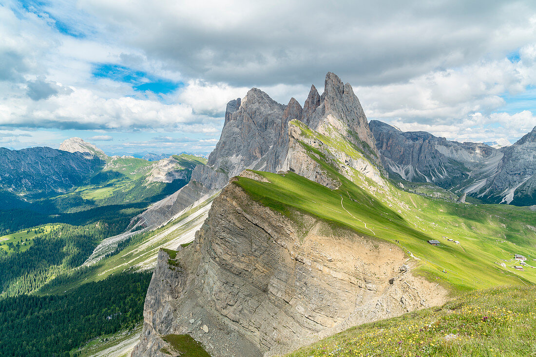 Seceda-Gipfel im Sommer, St. Ulrich, Provinz Bozen, Trentino-Südtirol, Italien
