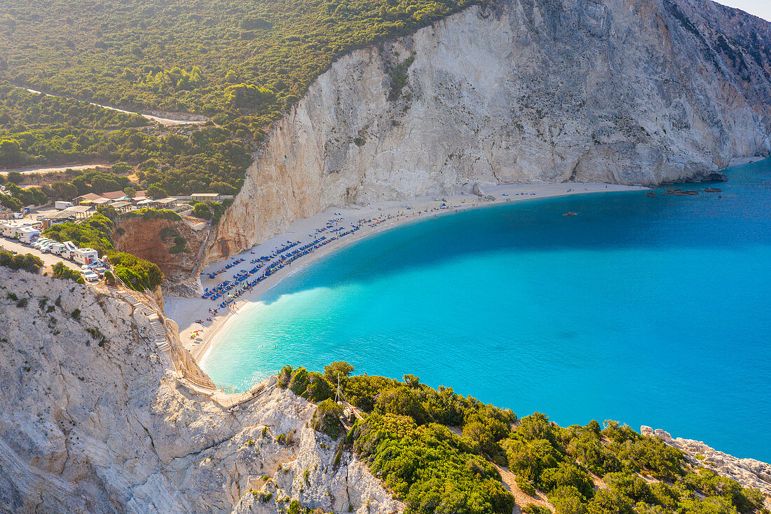 Luftaufnahme des Strandes von Porto Katsiki, Lefkada, Ionische Inseln, Griechenland