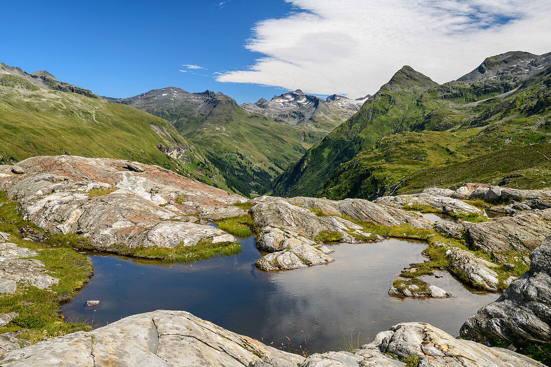 See im Gletscherschliffgelände, Tauern im Hintergrund, Venedigergruppe, Nationalpark Hohe Tauern, Osttirol, Österreich