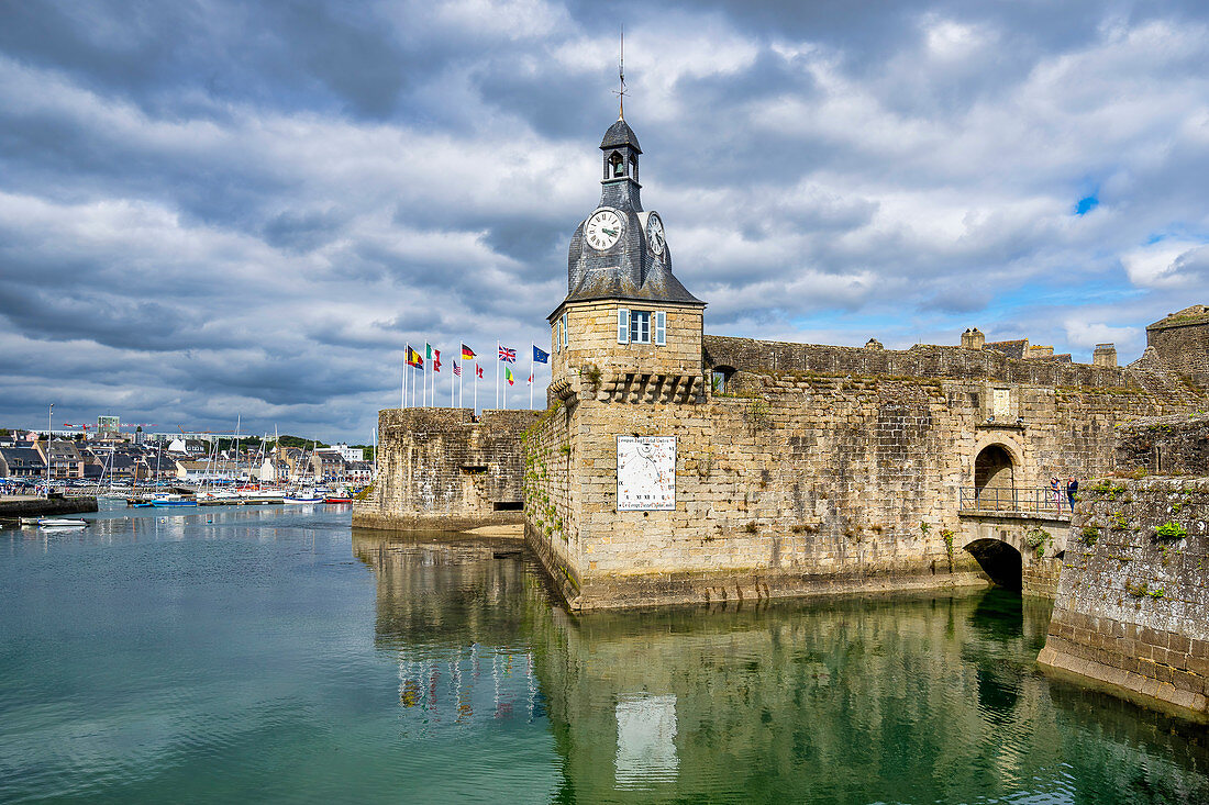 Blick auf die alte Ville Close von Concarneau, Bretagne, Frankreich, Europa