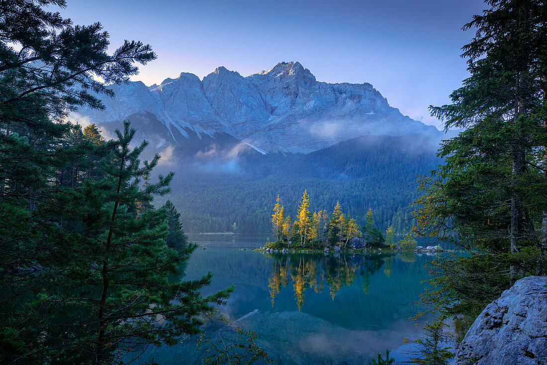 Early autumn morning at the Eibsee, Grainau, Upper Bavaria, Bavaria, Germany