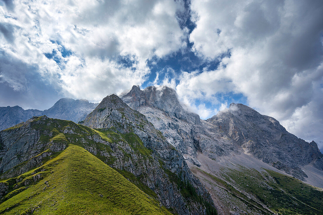 Blick auf die Nördliche Karwendelkette, Hinterriß, Karwendel, Tirol, Österreich