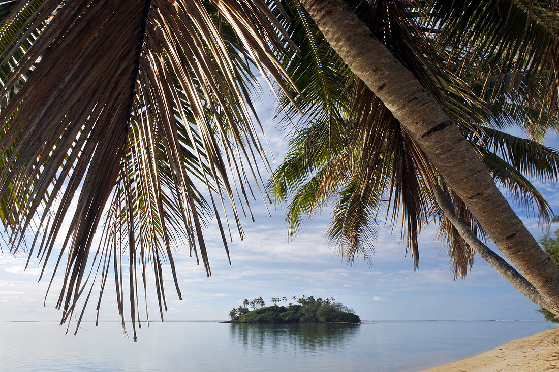 Landschaftsansicht des Inselchens Taakoka in der Muri-Lagune in Rarotonga, Cookinseln