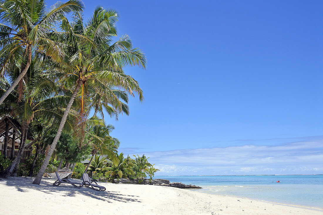 Landschaftsansicht des Titikaveka-Strandes in Rarotonga auf den Cookinseln