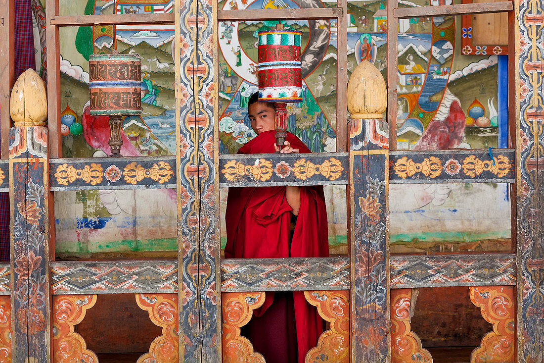 Monk, Tongsa Dzong; Buddhist monastery and fortress; in Tongsa; Bhutan