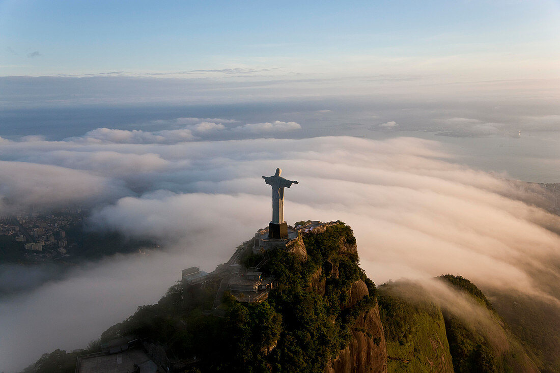 Die 'Christus, der Erlöser' Statue auf dem Corcovado-Berg, Rio de Janeiro, Brasilien