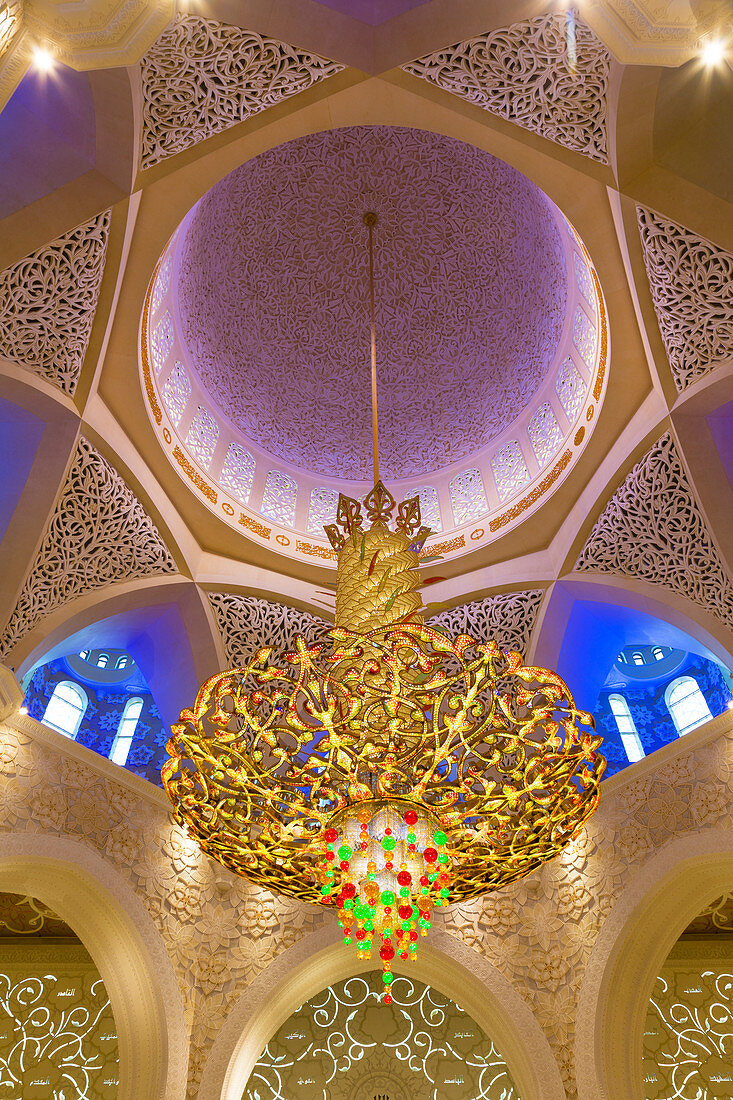 Hauptkuppel in der Gebetshalle der Scheich-Zayid-Moschee, Bin Sultan Al Nahyan, Abu Dhabi, Vereinigte Arabische Emirate
