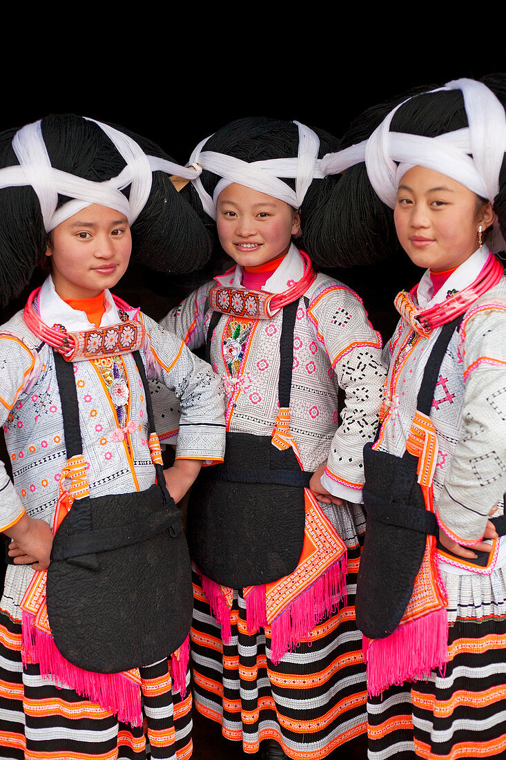 Mädchen des Langhorn Miao Stammes, Sugao, Provinz Guizhou, China