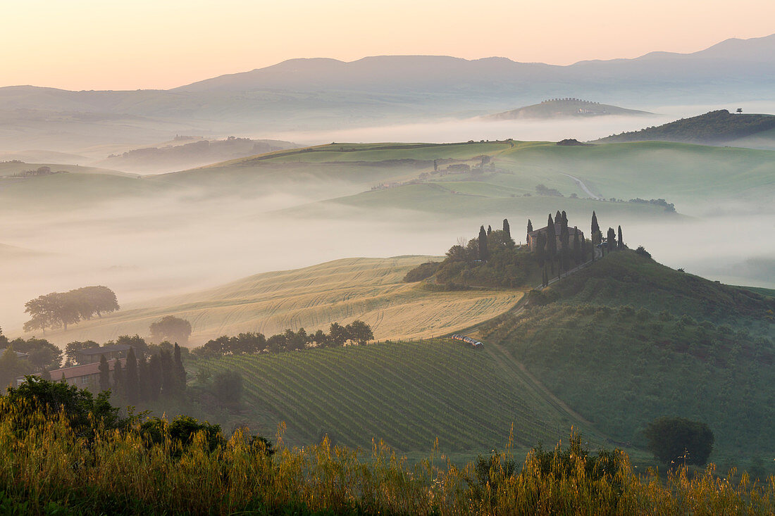 Sunrise, villa on a hill in Val d’Orcia, Tuscany, central Italy