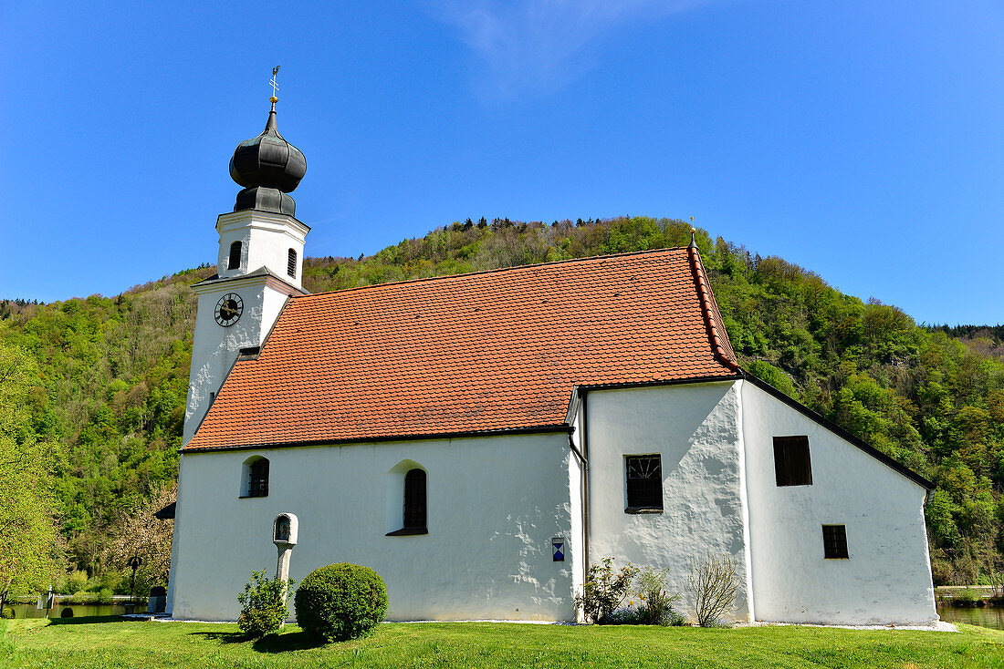 Alte Kirche am Donauradweg in Pyrawang, bei Esternberg, Österreich