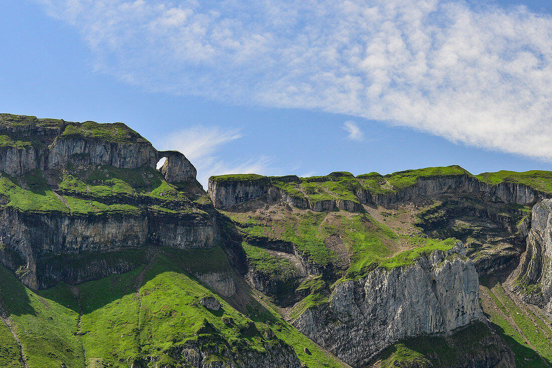 Imposante Bergwelt und Blick auf den Gitschenen, bei Isenthal, Kanton Uri, Schweiz