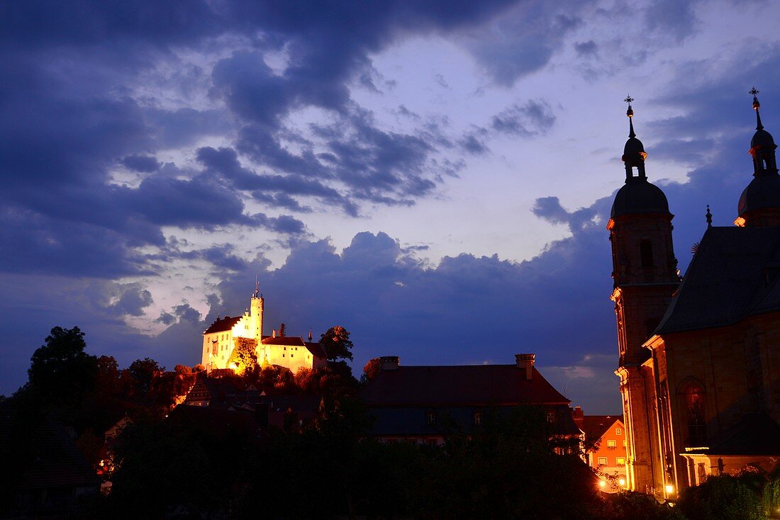 Abend, Blick auf Basilika und Burg, Gößweinstein, Fränkische Schweiz, Oberfranken, Bayern, Deutschland