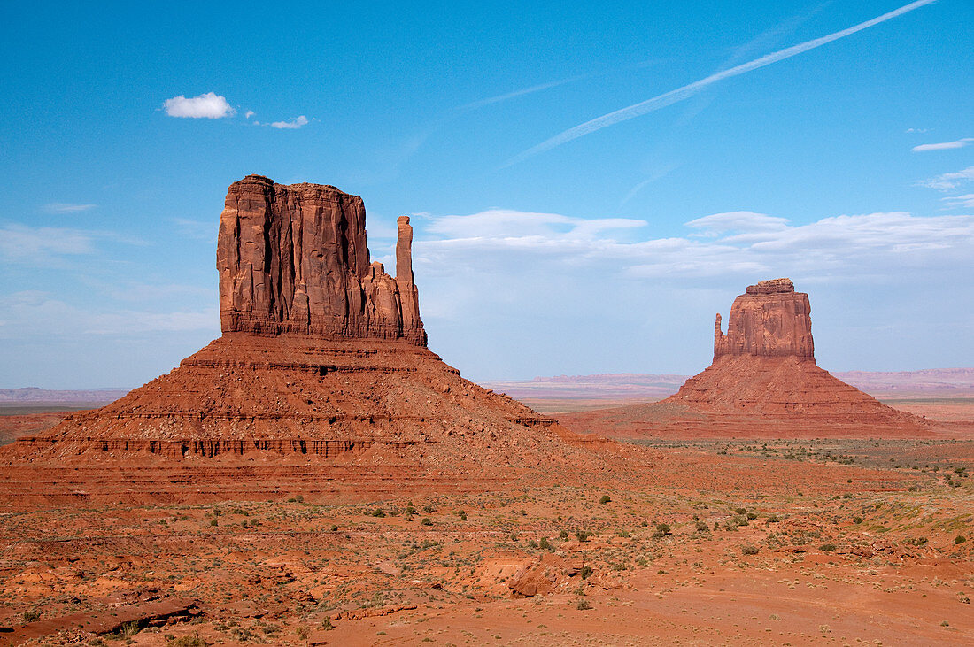 West and East Mitten Buttes on a late afternoon, Monument Valley, Navajo Tribal Park, Arizona, Utah, USA