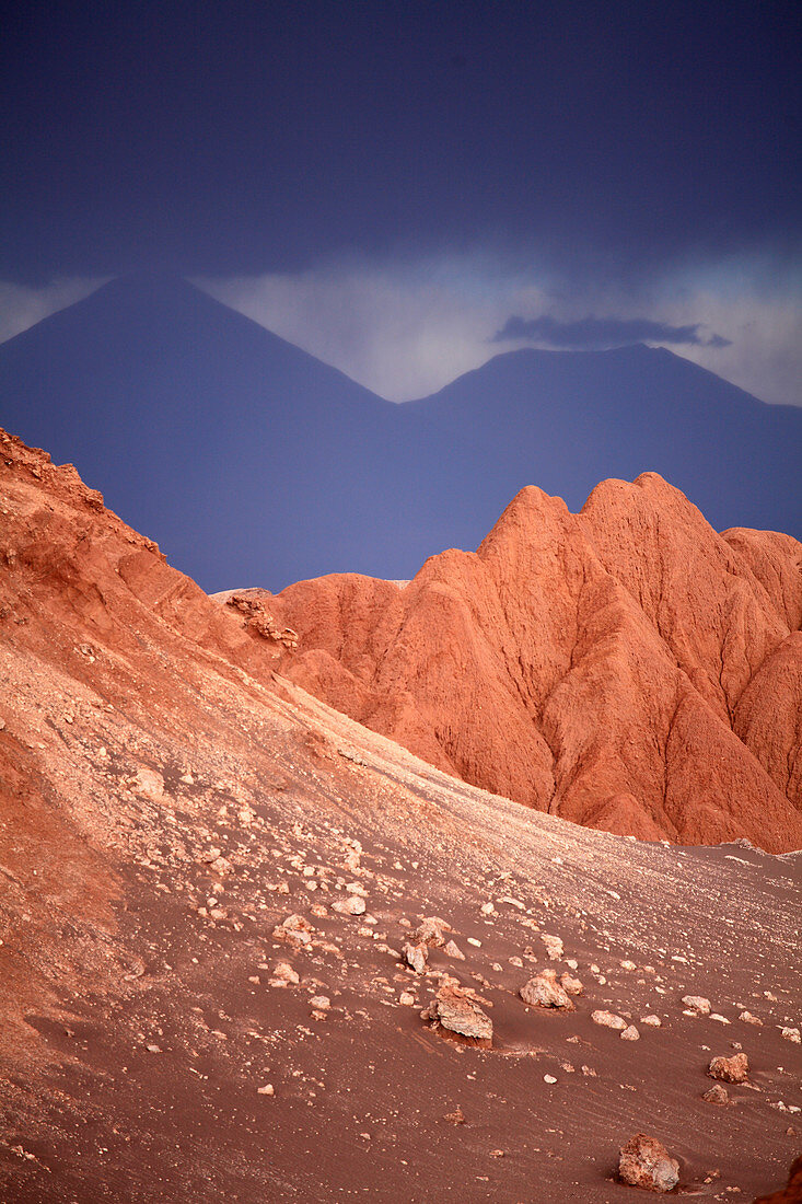 Chile, Region Antofagasta, Atacama-Wüste, Valle de la Luna, Vulkan Licancabur
