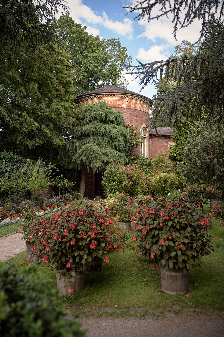 Turm im Botanischen Garten in Karlsruhe, Baden-Württemberg, Deutschland, Europa