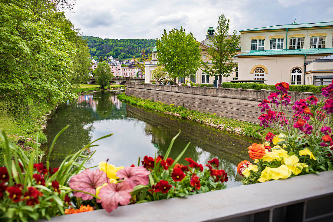 Arkadensteg über Fränkische Saale in Bad Kissingen, Bayen, Deutschland