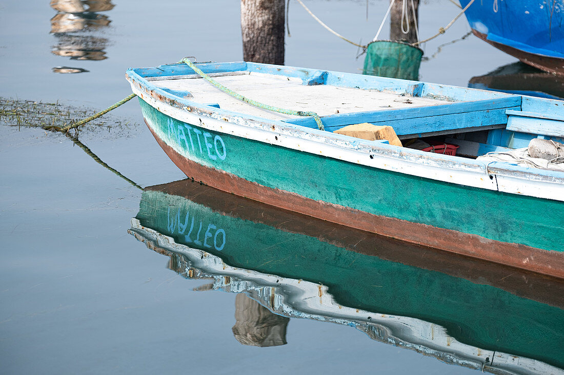 Detailaufnahme von einem Fischerboot im Hafen von Pellestrina, Lagune von Venedig, Pellestrina, Venetien, Italien, Europa