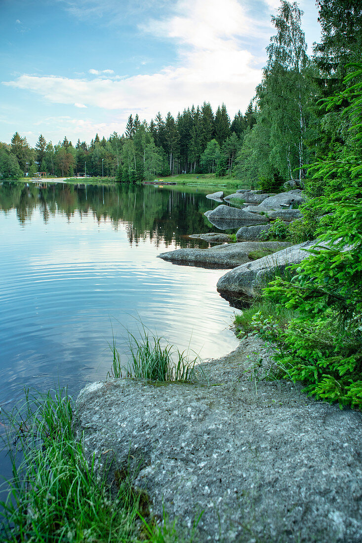 Früh morgens am Fichtelsee, Neubau, Bayreuth, Oberfranken, Franken, Bayern, Deutschland, Europa