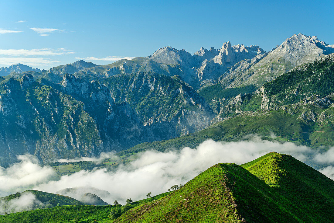 View of Picos de Europa with Picu Urriellu and foggy mood in the valley, Naranjo de Bulnes, from Picu Tiedu, Picos de Europa, Picos de Europa National Park, Cantabrian Mountains, Asturias, Spain