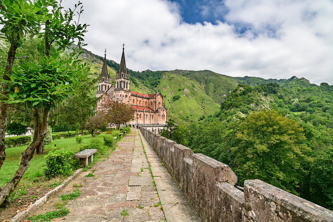 Path leads to Covadonga Basilica, Covadonga, Picos de Europa, Picos de Europa National Park, Cantabrian Mountains, Asturias, Spain