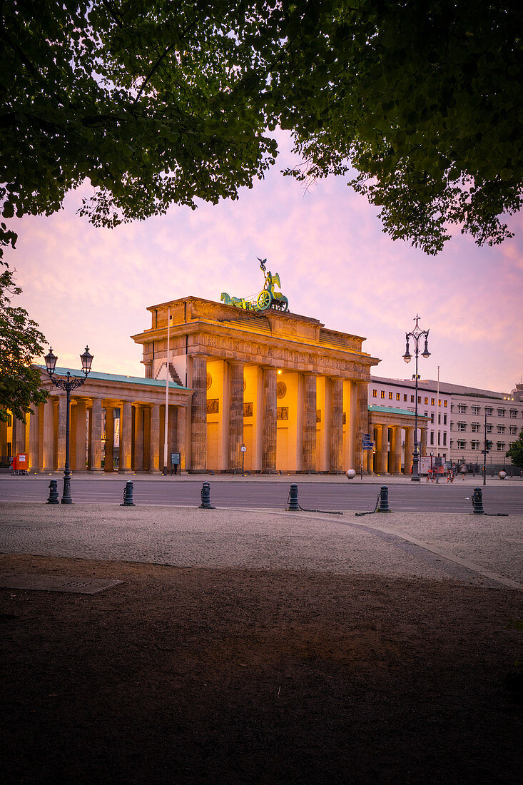 Brandenburger Tor at sunrise, Mitte, Berlin, Germany