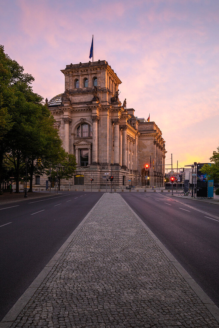 Brandenburger Tor at sunrise, Mitte, Berlin, Germany