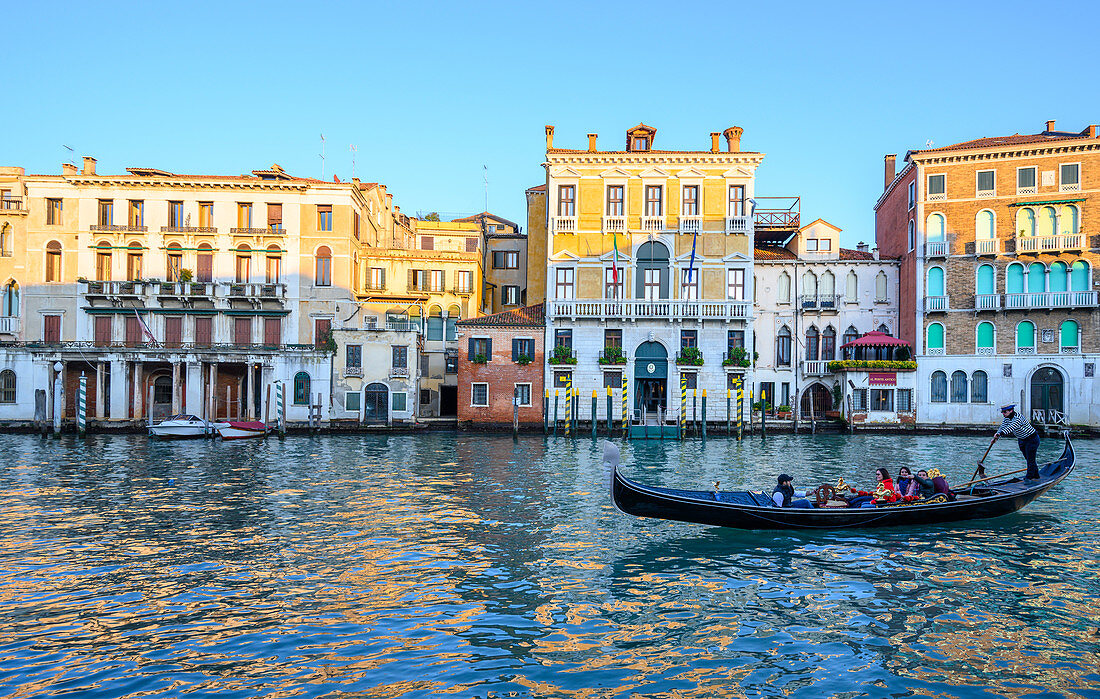 Canal grande at sunset near Rialto Bridge, Venice, Veneto, Italy.