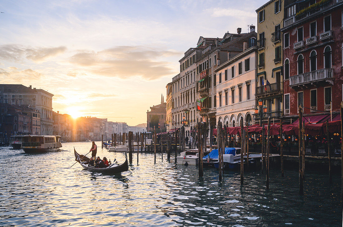 Canal grande at sunset near Rialto Bridge, Venice, Veneto, Italy.